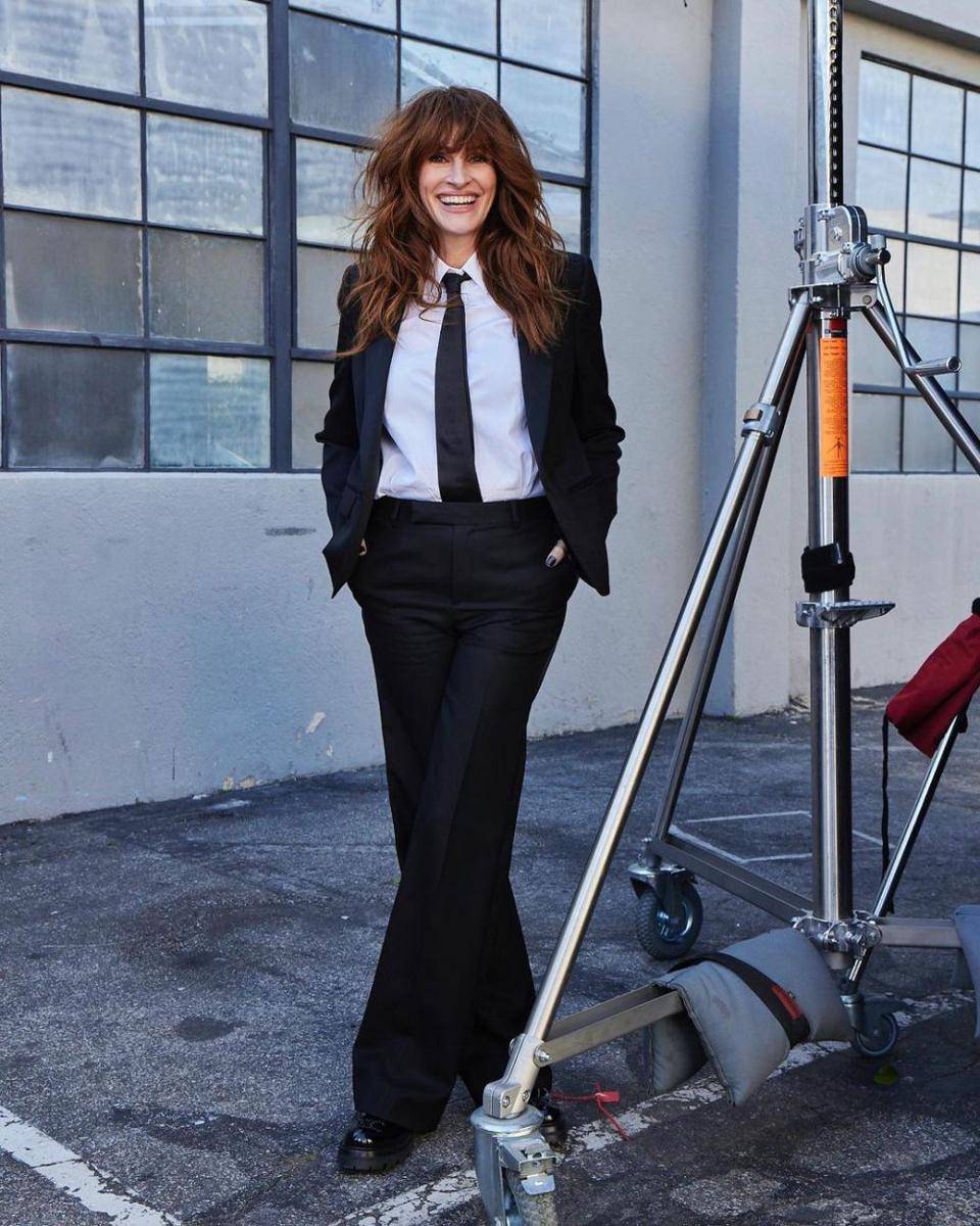 Minimalist glam looks ala seleb Hollywood (Instagram.com/juliaroberts)