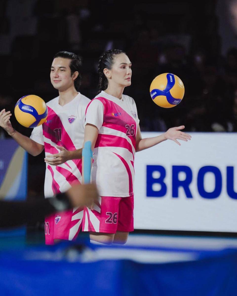 potret Luna Maya main voli (instagram.com/lunamaya)
