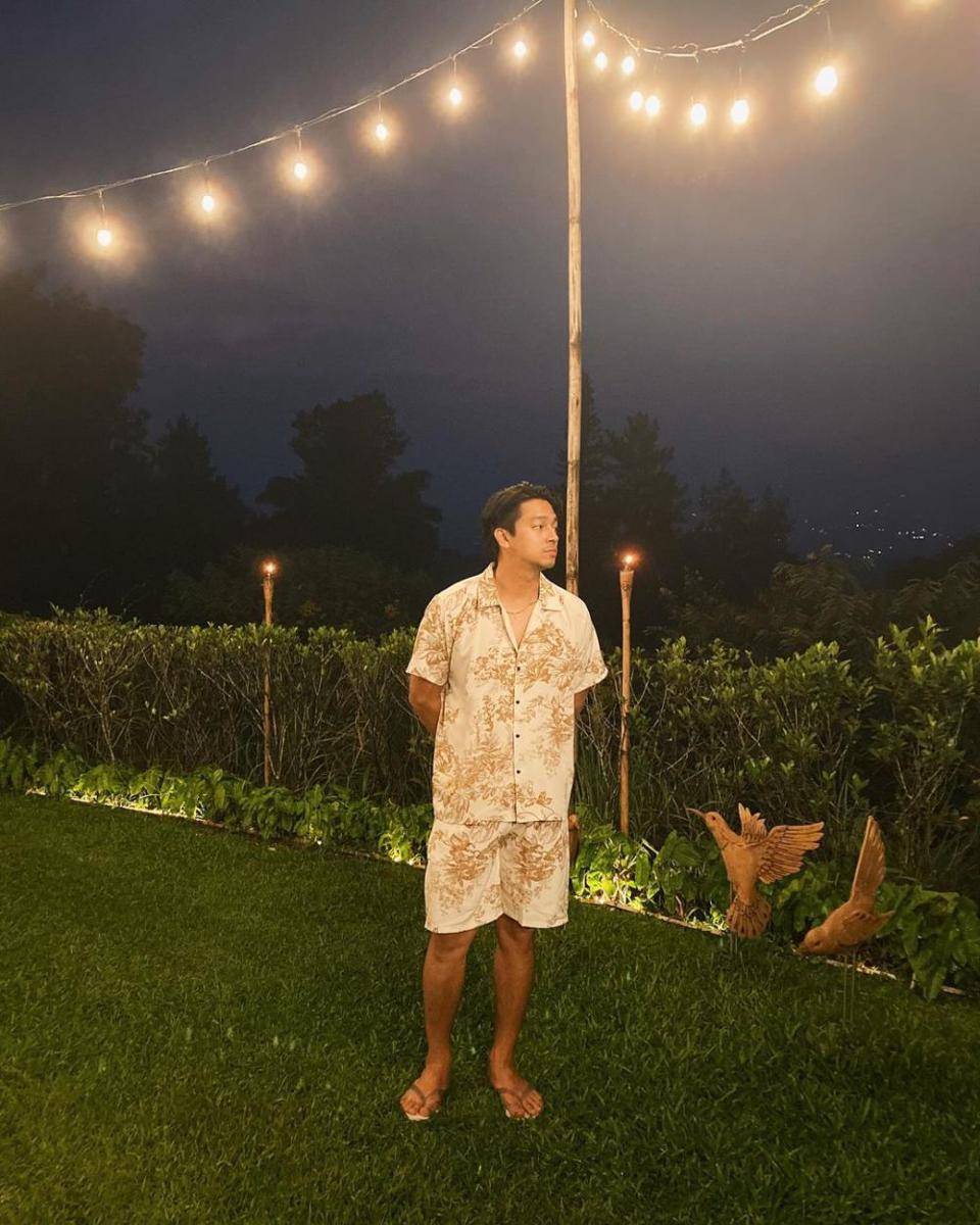 potret Deva Mahenra rayakan ulang tahun bersama Mikha Tambayong dan kerabat (instagram.com/devamahenra)