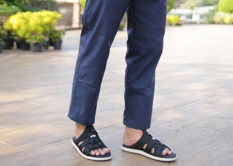 4 Rekomendasi Outfit yang Cocok Dipadukan dengan Celana Sirwal Navy