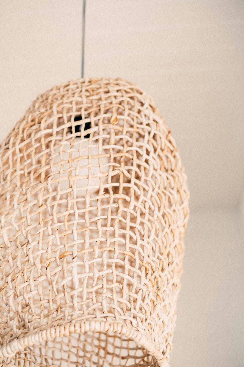 ide furnitur rotan (unsplash.com/@rachel-claire)