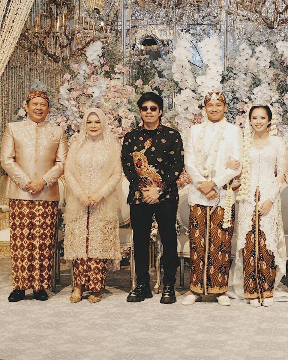 potret artis di resepsi anak kelima Bambang Soesatyo (instagram.com/attahalilintar)