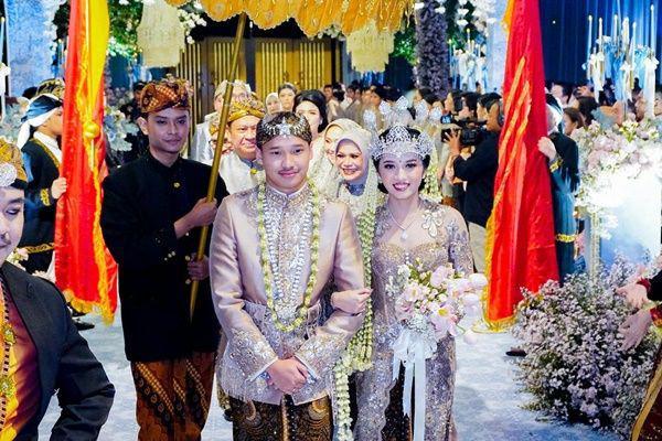 7 Potret Resepsi Pernikahan Anak Bambang Soesatyo, Meriah!