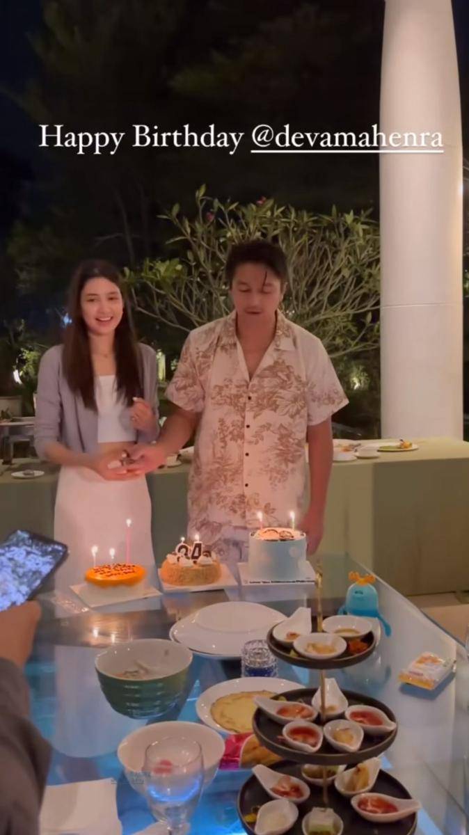 potret Deva Mahenra rayakan ulang tahun bersama Mikha Tambayong dan kerabat (instagram.com/devamahenra)