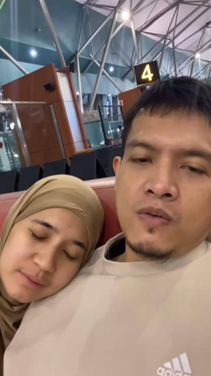 potret Dhini Aminarti dukung Dimas Seto di acara London Marathon (instagram.com/dhiniaminarti)