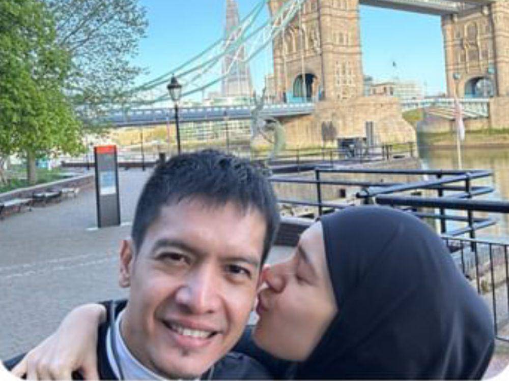 potret Dhini Aminarti dukung Dimas Seto di acara London Marathon (instagram.com/dhiniaminarti)