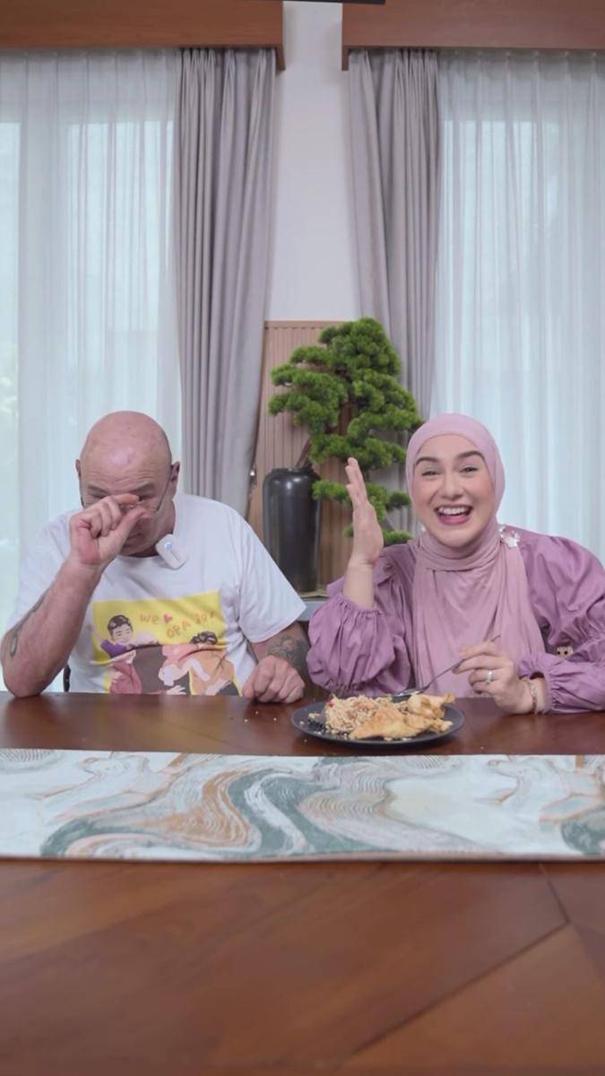 potret Irish Bella challenge makan makanan pedas bersama ayahnya (instagram.com/_irishbella_)