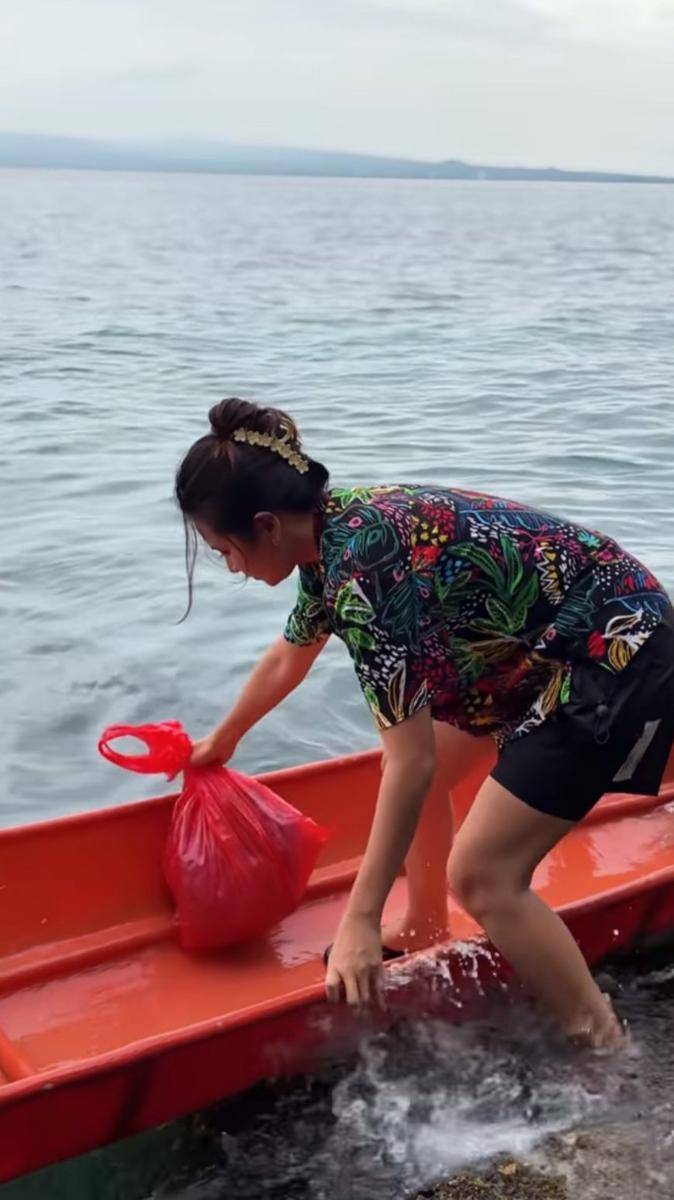 potret Indah Permatasari berpenampilan sederhana di kampung halaman Arie Kriting (instagram.com/indahpermatas)