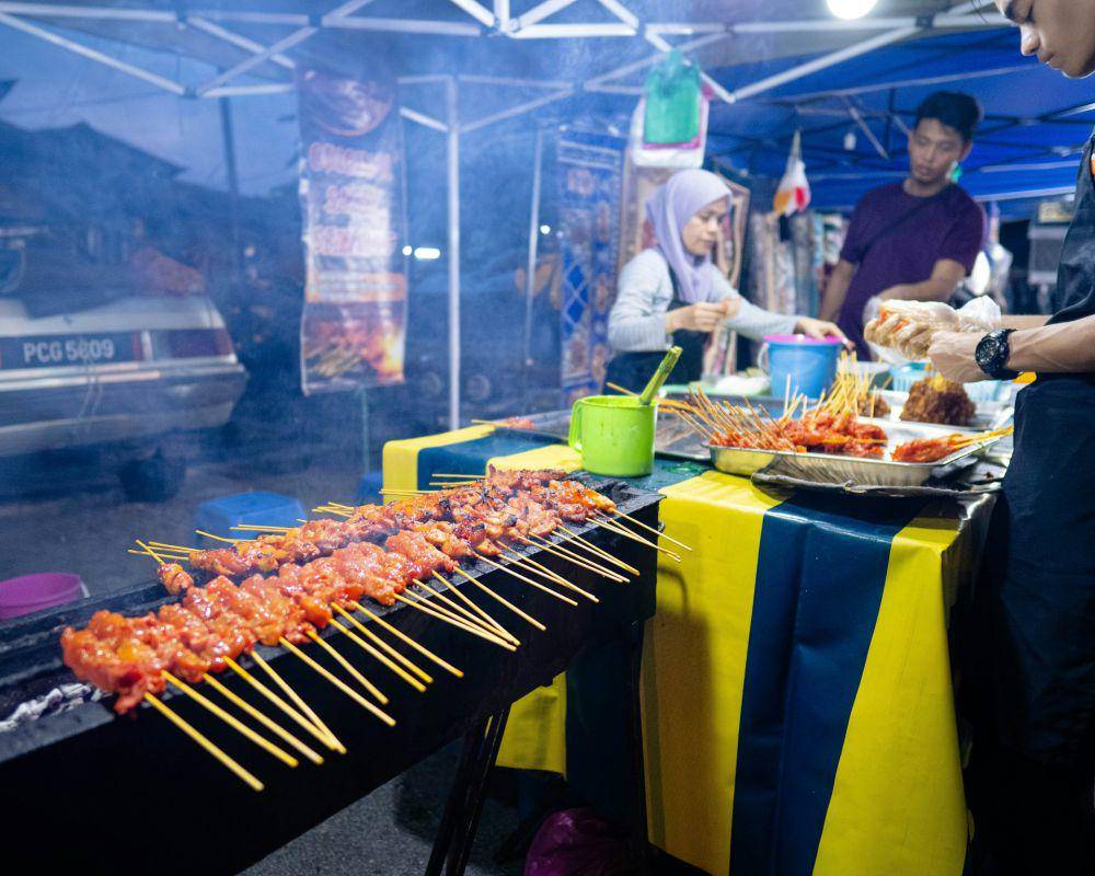 ilustrasi penjual sate (unsplash.com/Kelvin Zyteng)