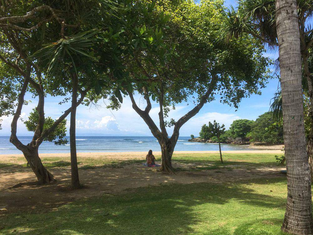 Piknik santai di tepi pantai (Dok.Pribadi/Natalia Indah)