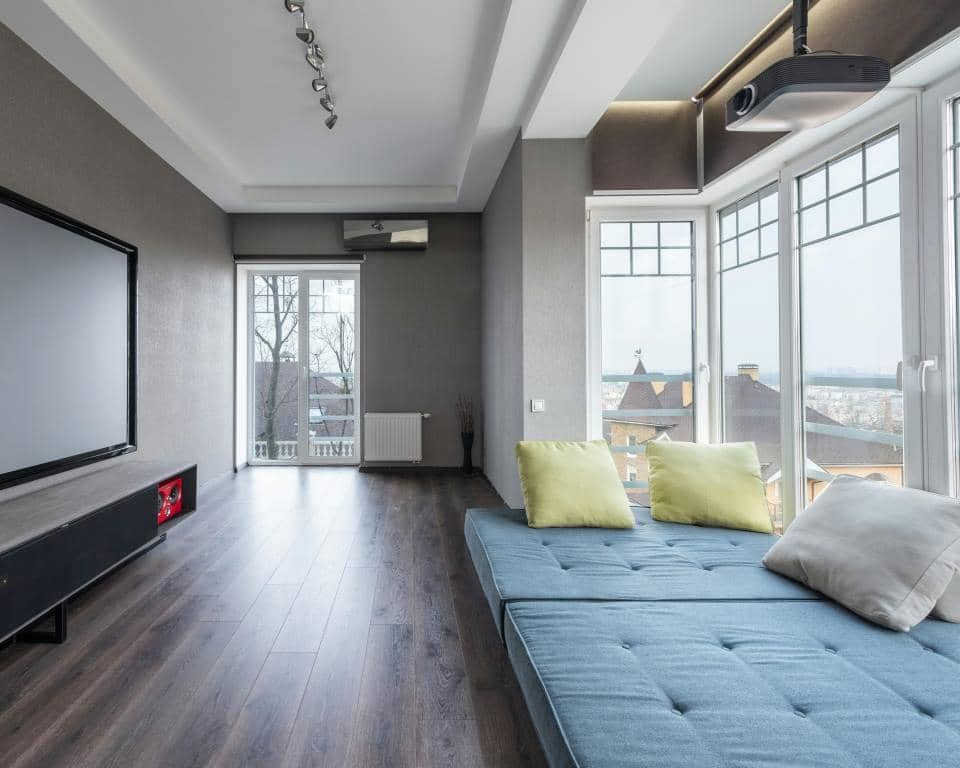 ilustrasi sofa warna biru (pexels.com/Max Vakhtbovycn)