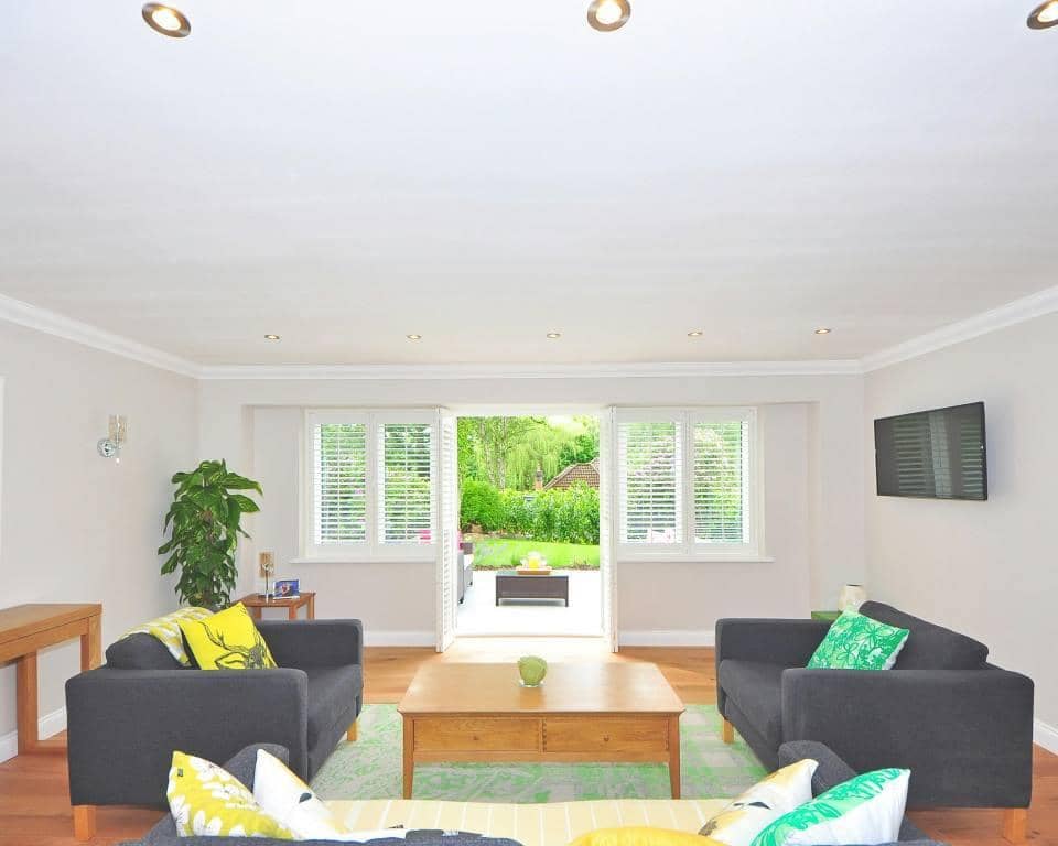 ilustrasi sofa warna hitam (pexels.com/Pixabay)