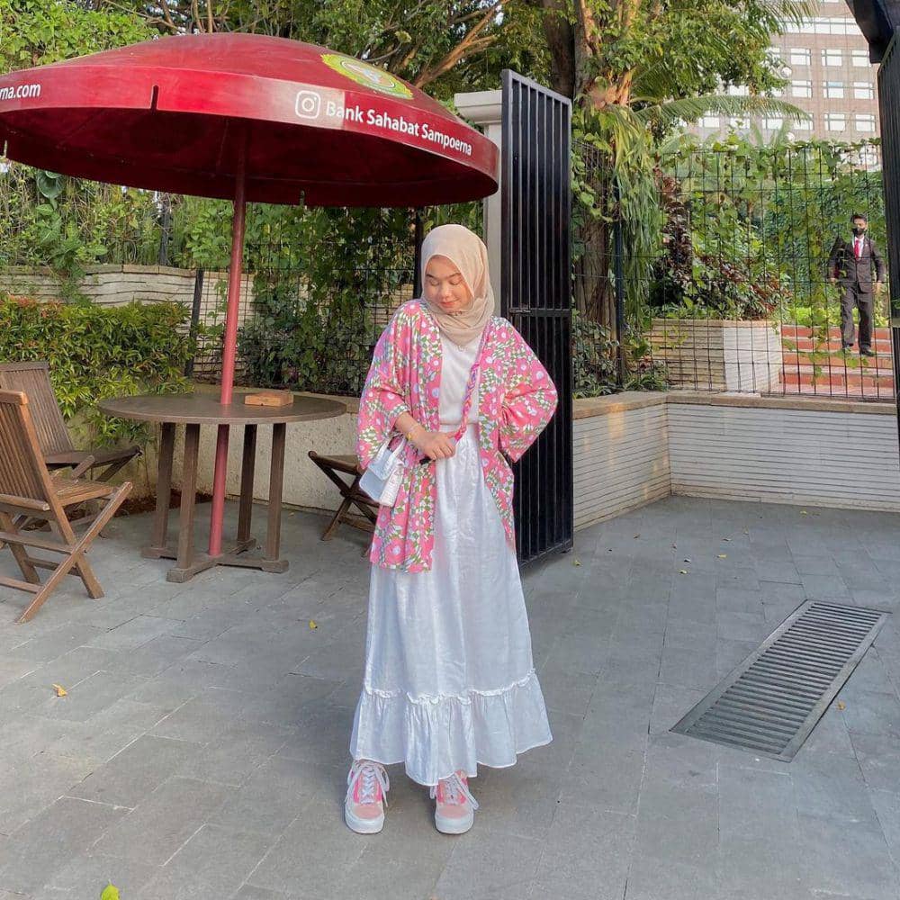 layering outfit ala Nola Clara (instagram.com/nolaclr.a)
