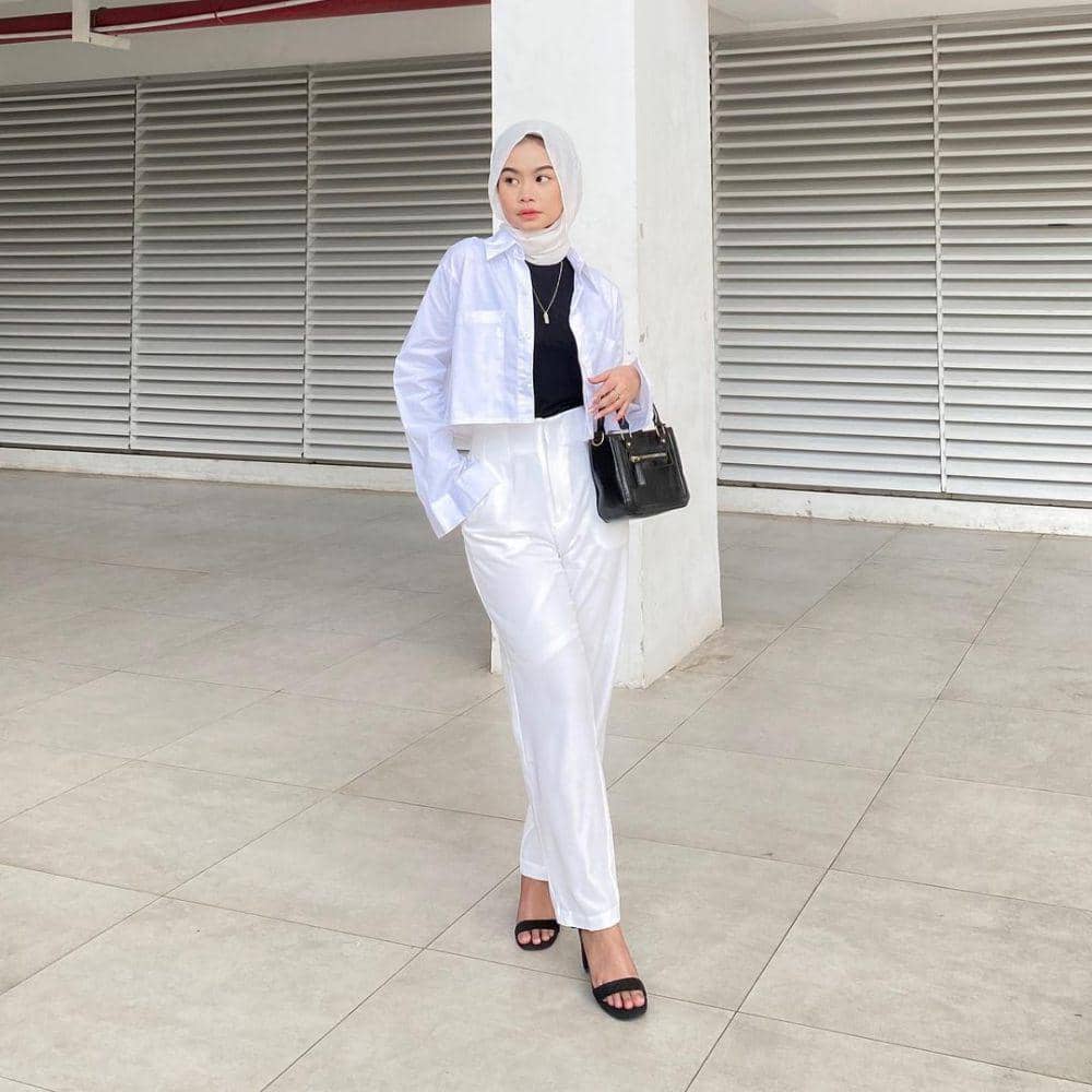 layering outfit ala Nola Clara (instagram.com/nolaclr.a)
