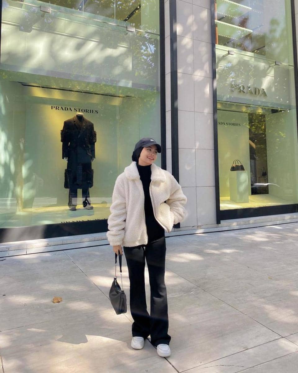 layering outfit ala Nola Clara (instagram.com/nolaclr.a)