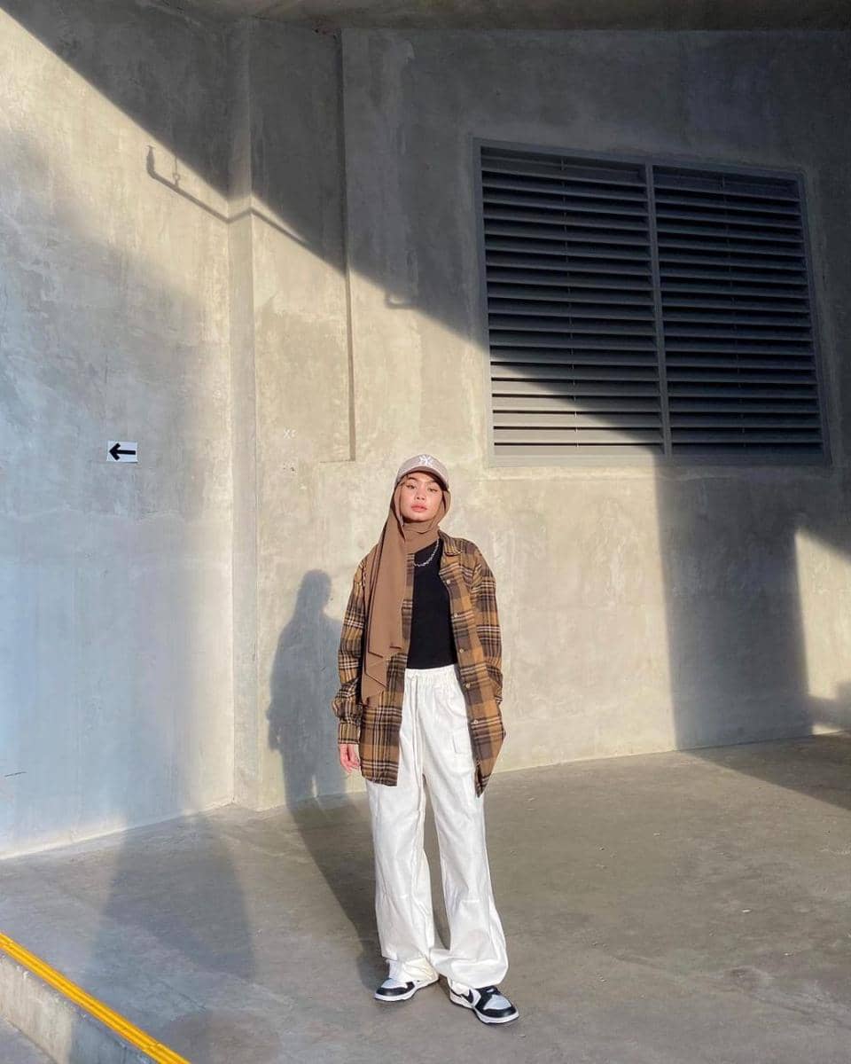 layering outfit ala Nola Clara (instagram.com/nolaclr.a)