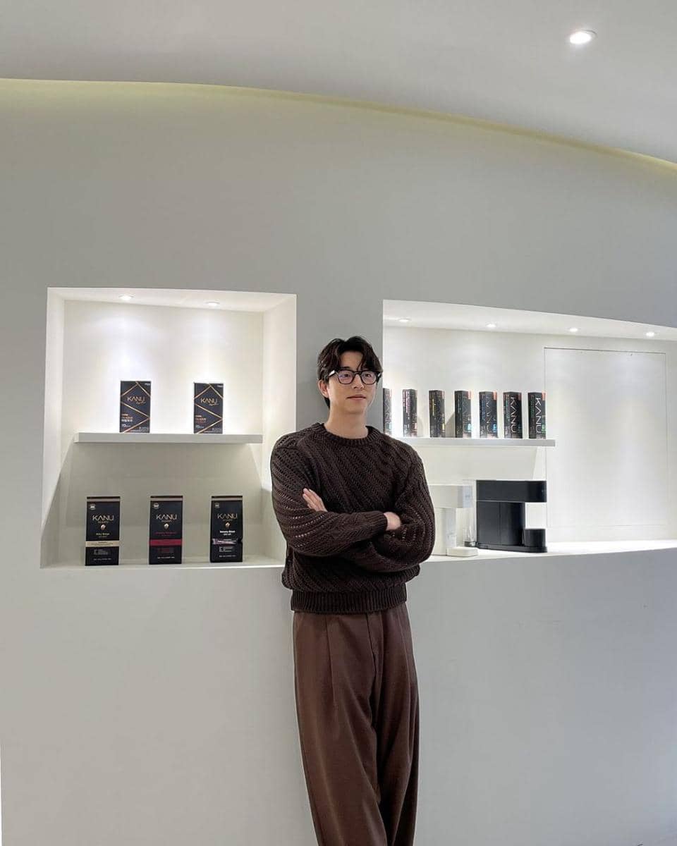 outfit semi formal ala Gong Yoo (instagram.com/management_soop)