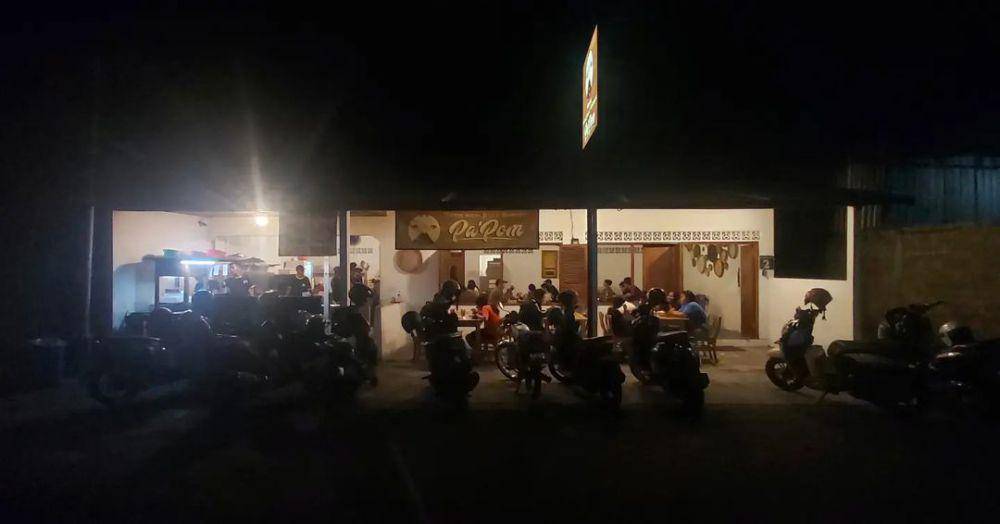 Bakmi Jawa Pa' Pom yang bisa jadi tempat makan maupun nongkrong (Instagram.com/@bakmijawapapombali)