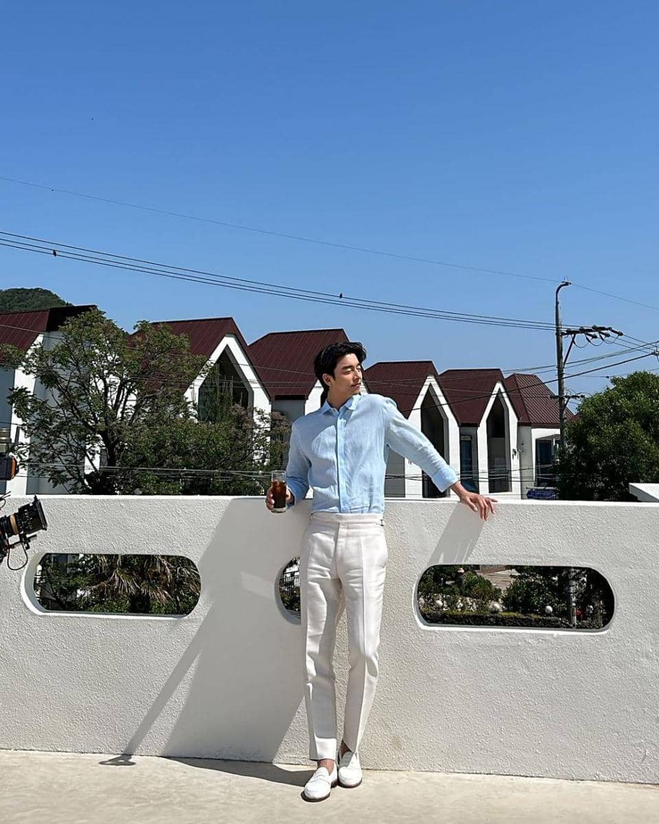 outfit semi formal ala Gong Yoo (instagram.com/management_soop)