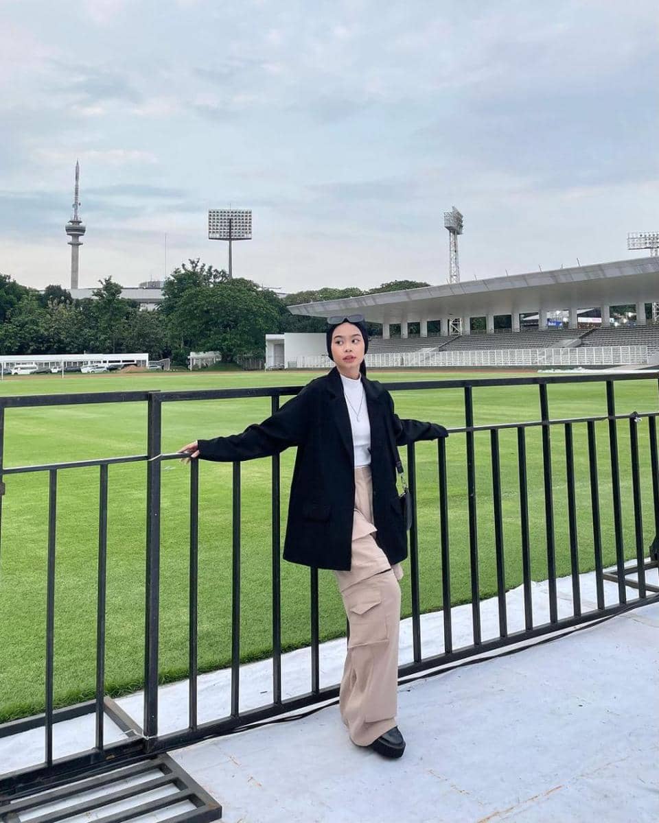 layering outfit ala Nola Clara (instagram.com/nolaclr.a)