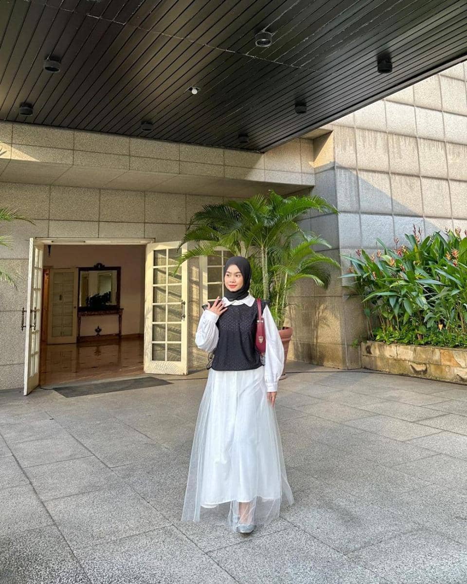 layering outfit ala Nola Clara (instagram.com/nolaclr.a)