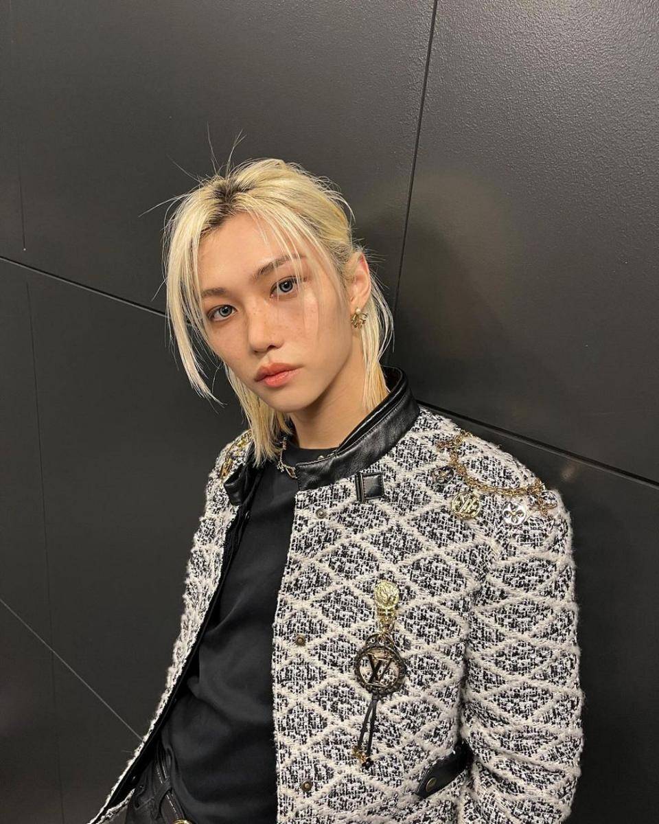 warna rambut platinum blonde ala Felix Stray Kids (instagram.com/yong.lixx)