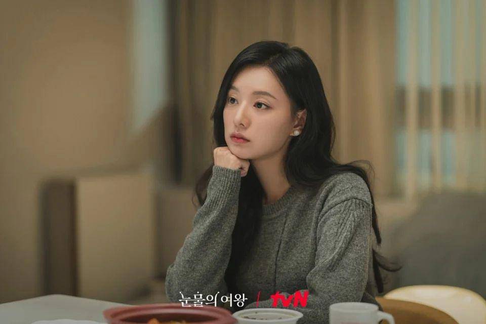 Kim Ji Won di drama Queen of Tears (dok. tvN/Queen of Tears)