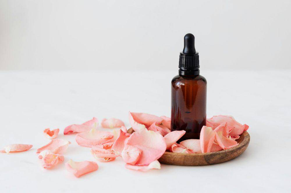 ilustrasi skincare travel size (pexels.com/Karolina Grabowska)
