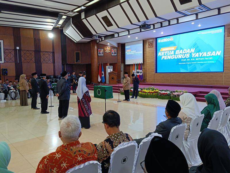 Pelantikan lima dekan baru di kampus Unisba. IDN Times/Debbie Sutrisno