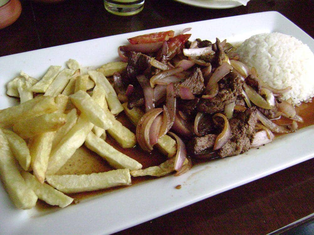 lomo saltado (commons.m.wikimedia.org/Dtarazon)