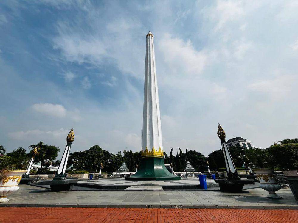 Monumen Tugu Pahlawan (instagram.com/susumu.life.story)