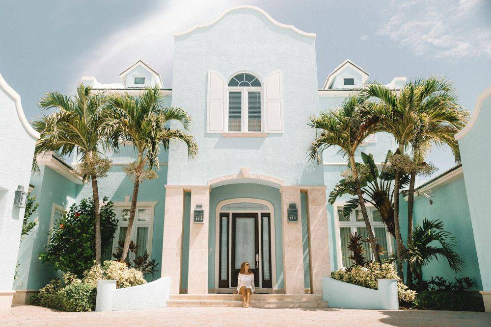 Ilustrasi cat rumah bagian luar (unsplash.com/Jared Rice)