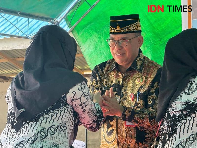 Pj Bupati PPU, Makmur Marbun saat bersilahturahmi dengan guru anggota PGRI di Kecamatan Sepaku (IDN Times/Ervan)