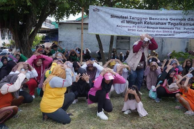 Ilustrasi penyelamatan gempa bumi. (IDN Times/Dok. Pemkab Cilacap)