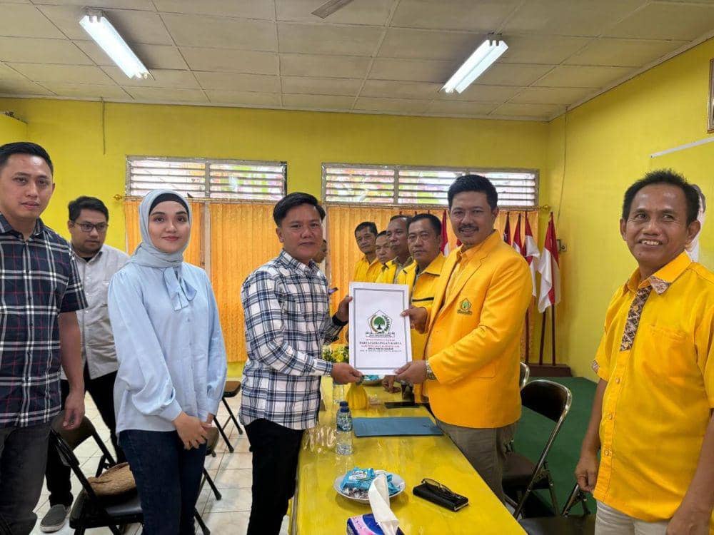 Sekretaris Demokrat Sumsel Muchendi Ambil Formulir Calon Bupati OKI