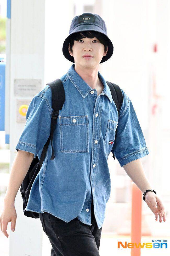 potret terbaru Onew SHINee setelah hiatus lama (dok. Newsen)