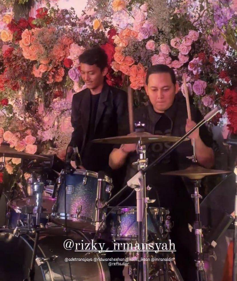 potret ulang tahun ke-59 ibu Rizky Irmansyah (Instagram.com/dcode.official)