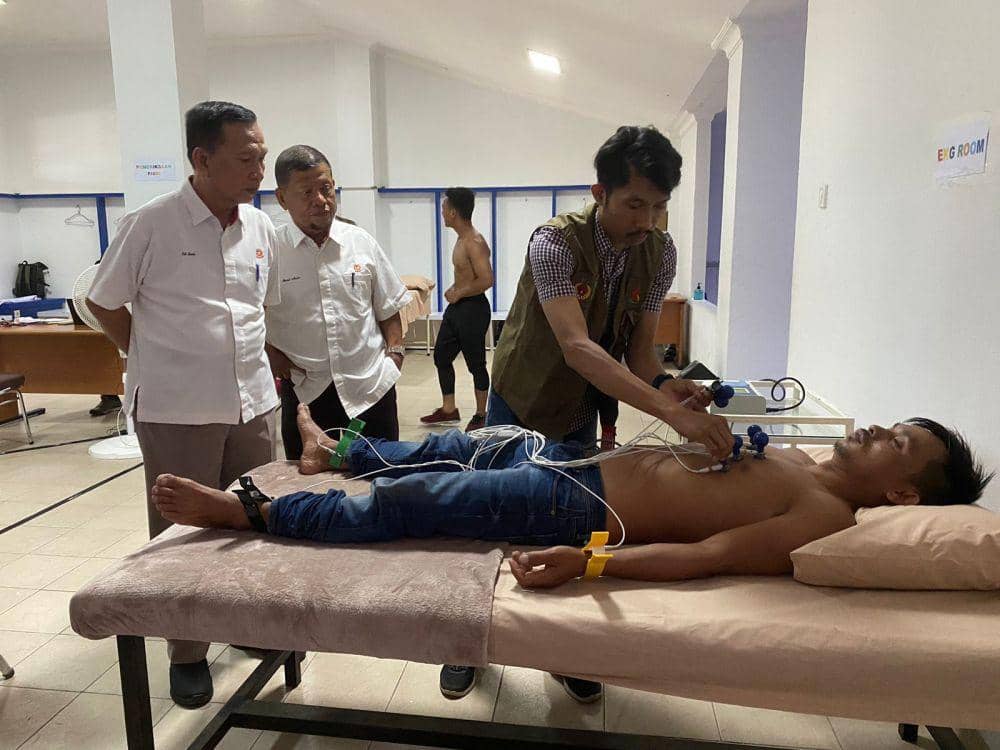 Atlet Riau saat pemeriksaan kesehatan dan fisik (IDN Times/ dok media center riau)