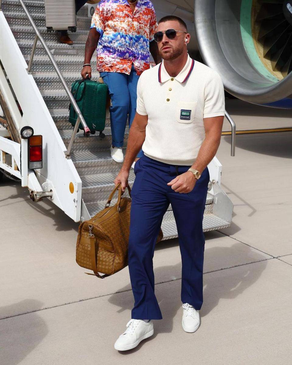 outfit smart casual ala Travis Kelce (instagram.com/killatrav)