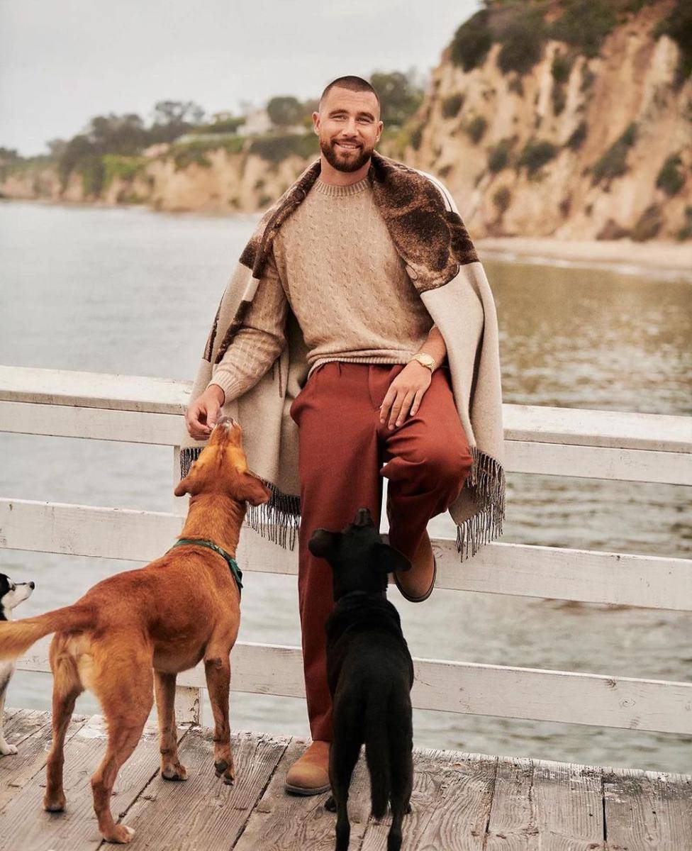 outfit smart casual ala Travis Kelce (instagram.com/killatrav)
