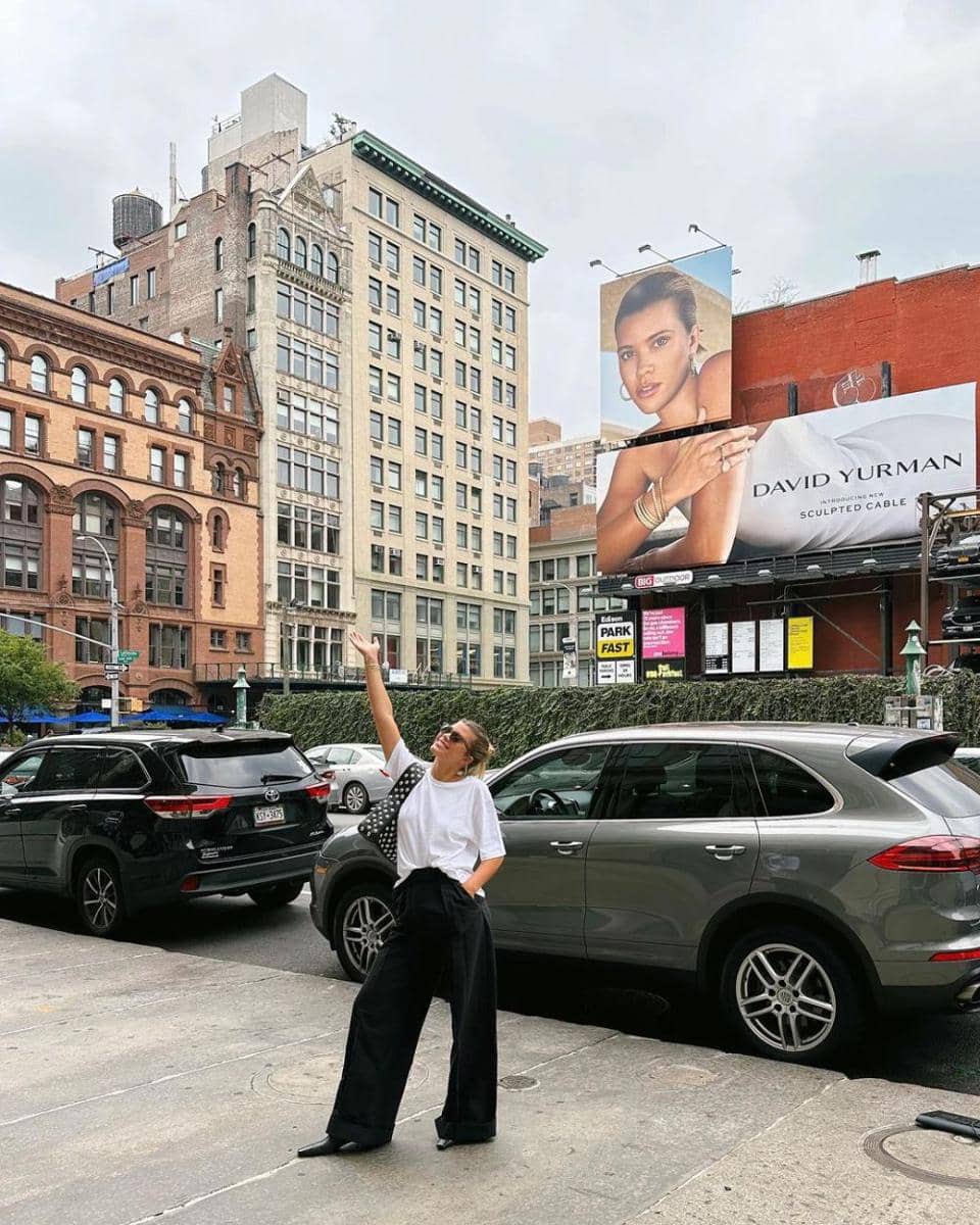 padu padan long pants ala Sofia Richie (instagram.com/sofiarichiegrainge)
