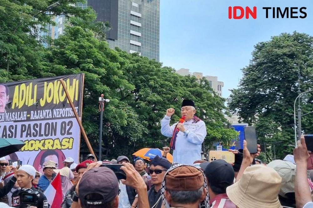 Presidium Gerakan Penegak Kedaulatan Rakyat (GPKR), Din Syamsuddin, saat berorasi di kawasan Patung Kuda, tolak Putusan MK soal PHPU Pilpres 2024. (IDN Times/Ilman Nafi'an)