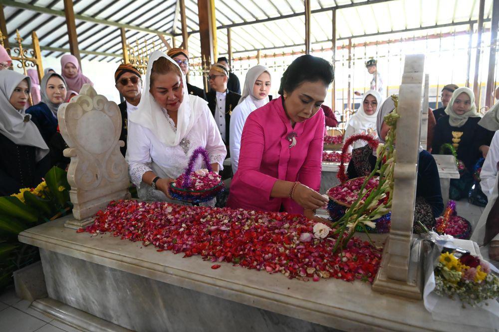 Menteri PPPA Ziarah ke Makam Kartini: Inspirasi Kesetaraan Gender