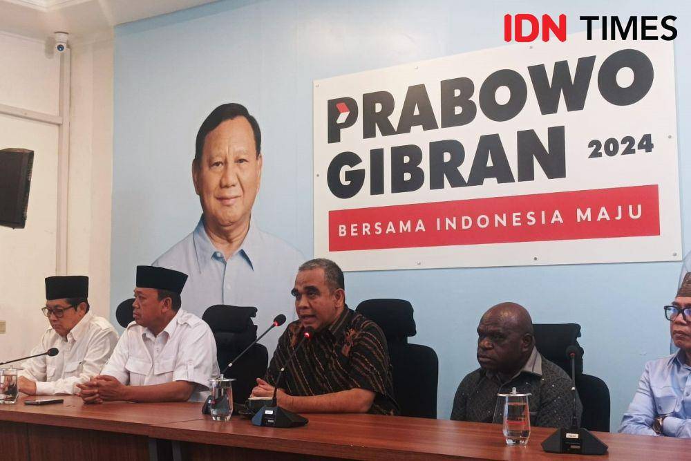 Konferensi Pers Tim Kampanye Nasional (TKN) Prabowo Subianto-Gibran usai sidang putusan PHPU di MK pada Senin (22/4/2024). (IDN Times/Dini Suciatiningrum)