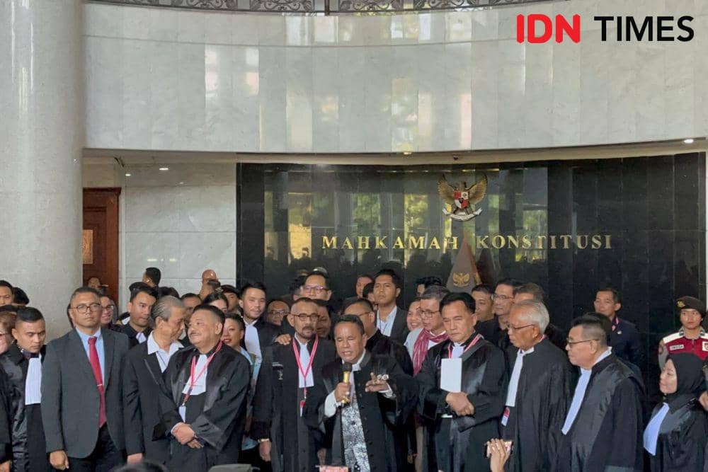 Konferensi pers Tim Hukum Prabowo-Gibran usai sidang Putusan PHPU di MK pada Senin (22/4/2024). (IDN Times/Aryodamar)