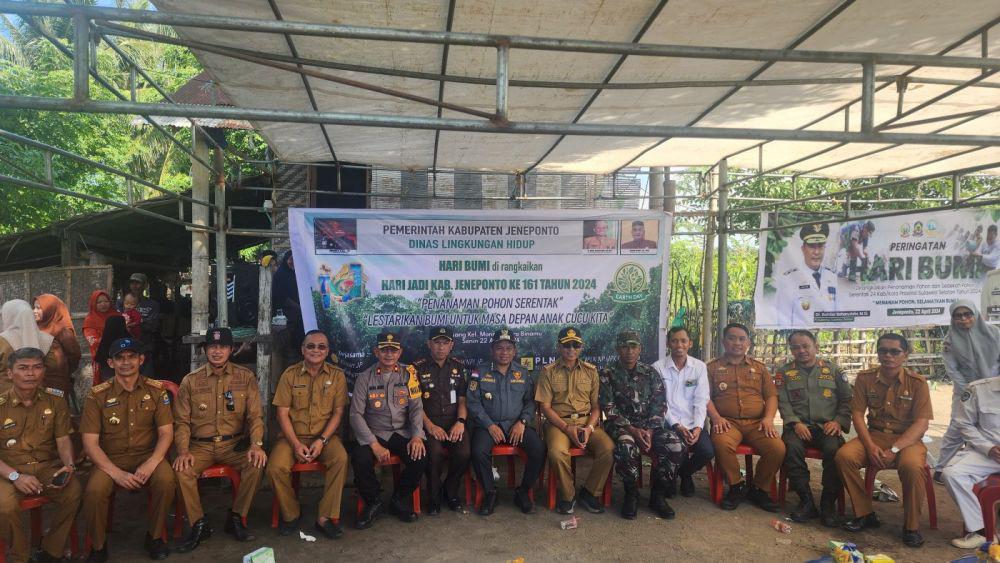 Aksi Tanam Pohon PLN Punagaya dan Pemkab Jeneponto di Hari Bumi