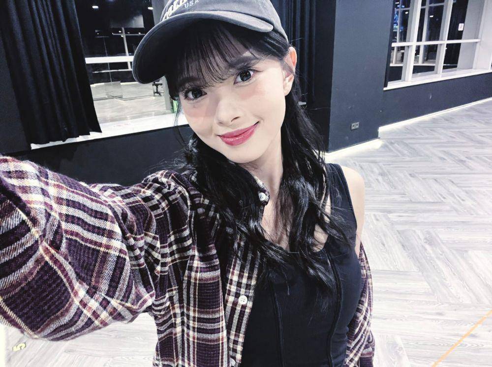 Fiony JKT48 (x.com/a_fionyjkt48)