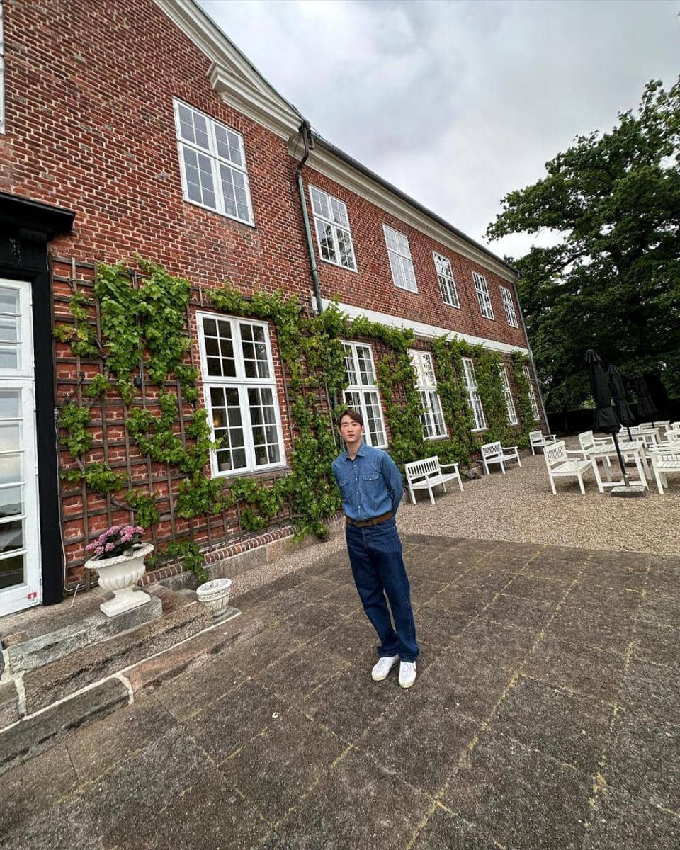 outfit wide leg jeans (instagram.com/ccaptainch)