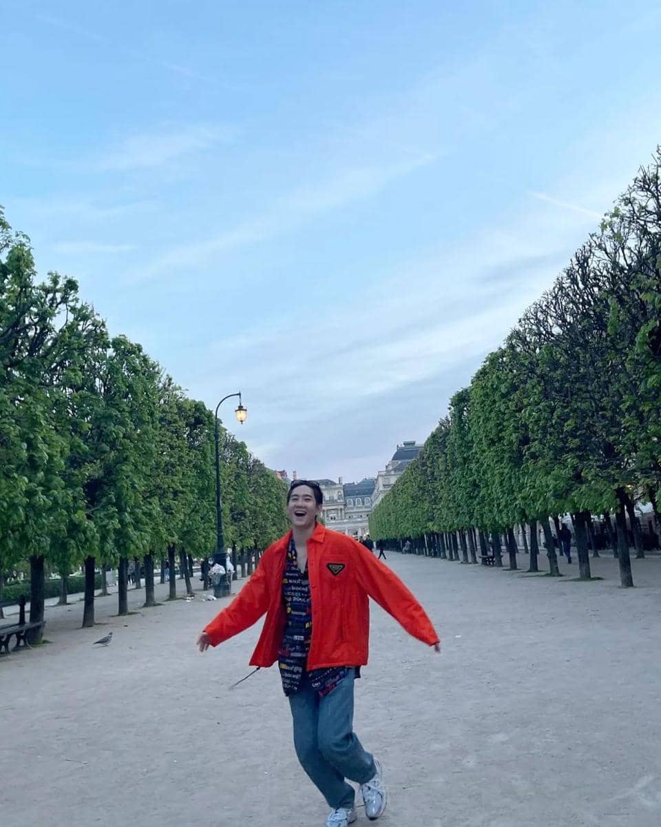 outfit wide leg jeans (instagram.com/ccaptainch)