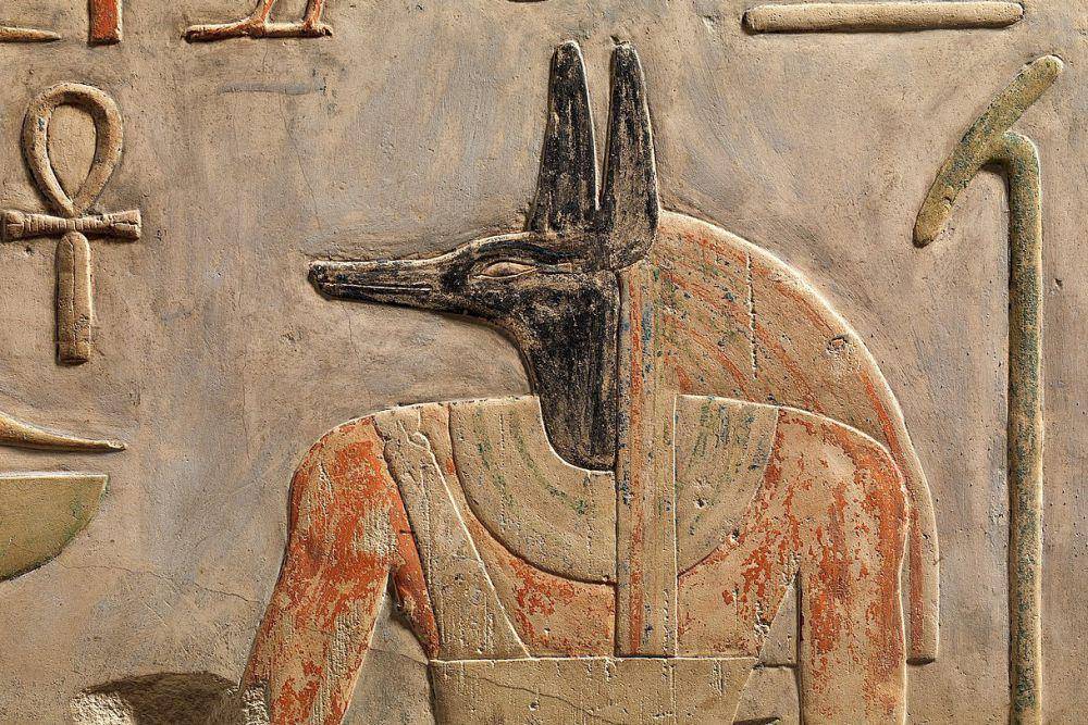 relief Dewa Anubis (commons.wikimedia.org/Metropolitan Museum of Art)